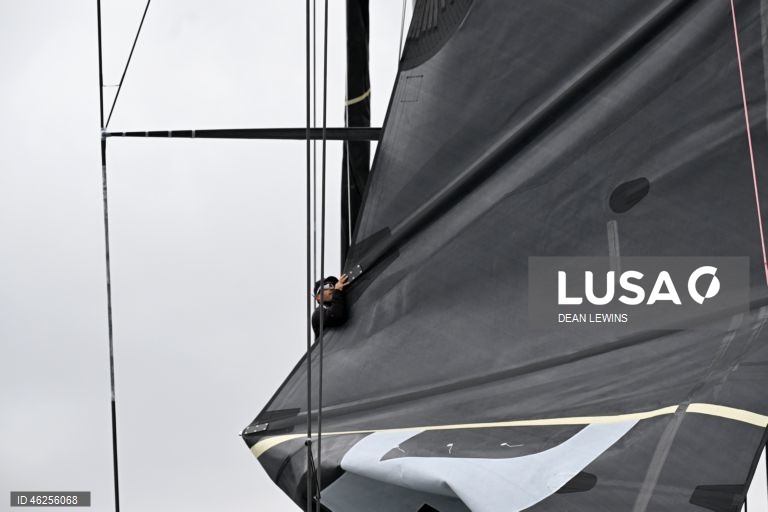 Largada da regata Sydney-Hobart 2025 no Cruising Yacht Club of Australia, em Sydney, Austrália.