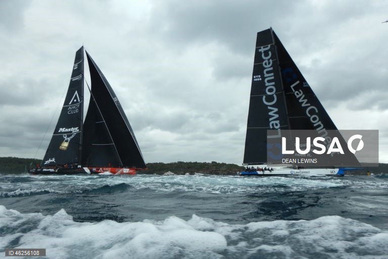 Largada da regata Sydney-Hobart 2025 no Cruising Yacht Club of Australia, em Sydney, Austrália.