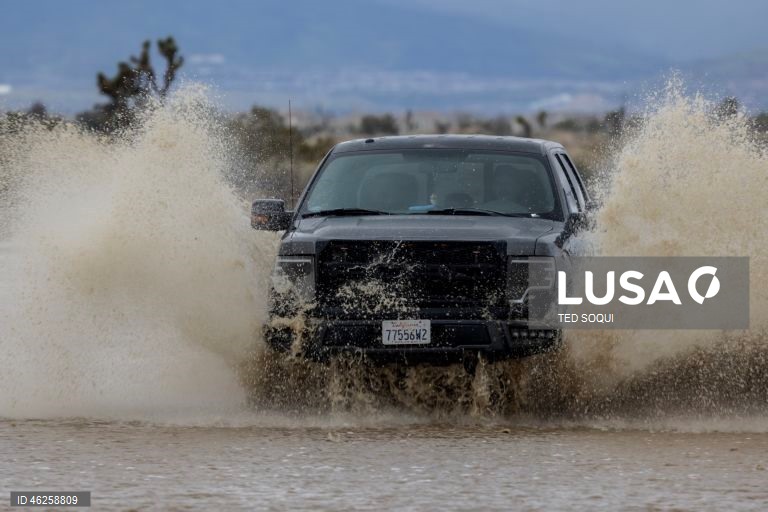 EUA: Chuvas no sul da Califórnia causam inundações e deslizamentos de terra