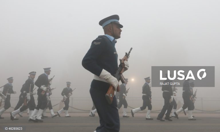Índia: Uma espessa camada de poluição cobre Nova Deli