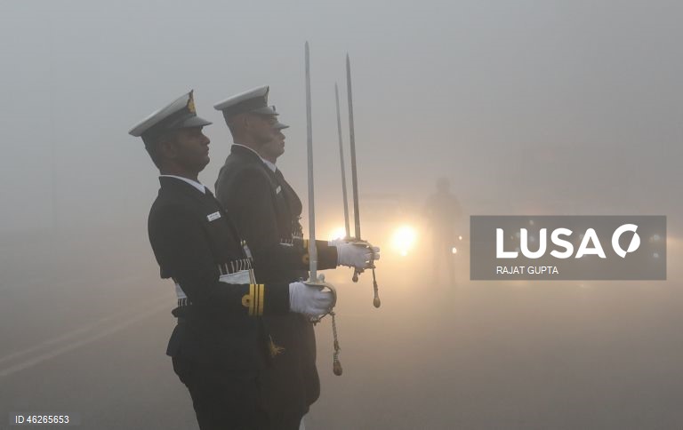 Índia: Uma espessa camada de poluição cobre Nova Deli