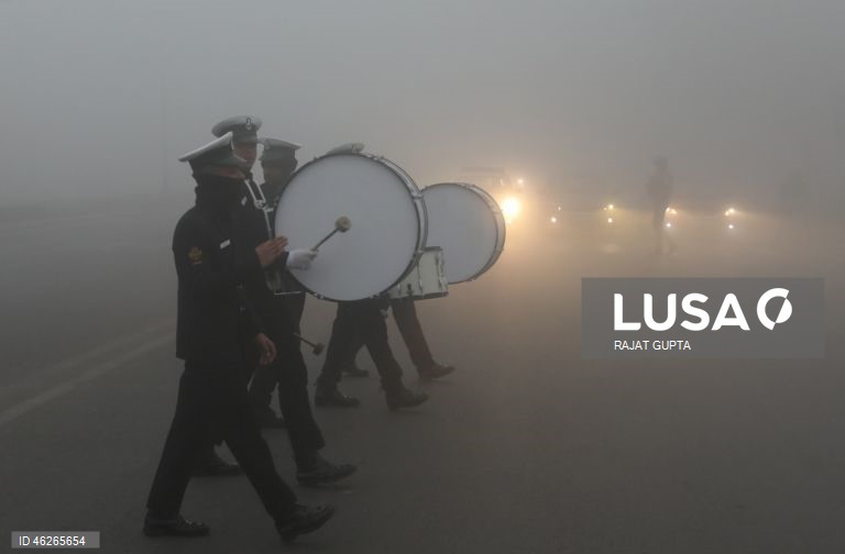 Índia: Uma espessa camada de poluição cobre Nova Deli