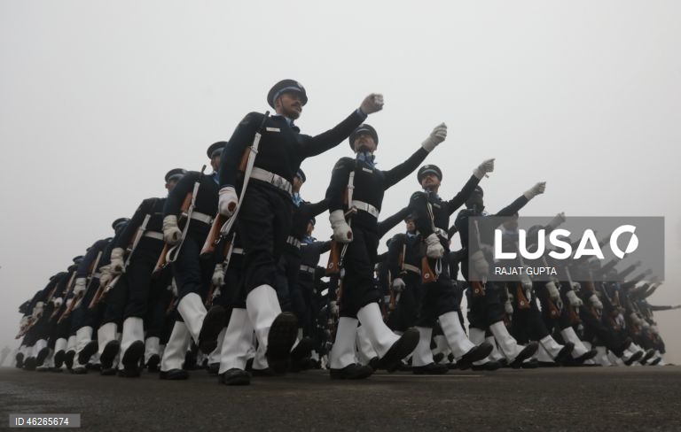Índia: Uma espessa camada de poluição cobre Nova Deli