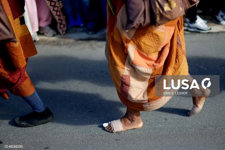 EUA: Monges budistas promovem marcha pela paz até Washington