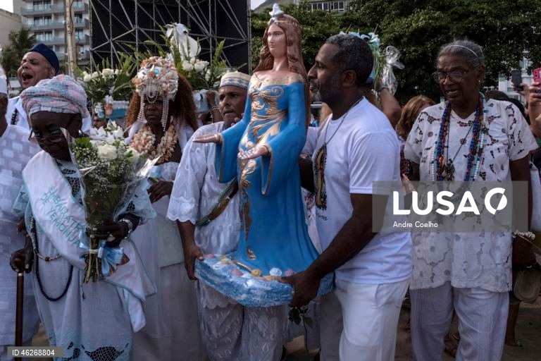 Brasil: Cerimónia em honra de Iemanjá no Rio de Janeiro