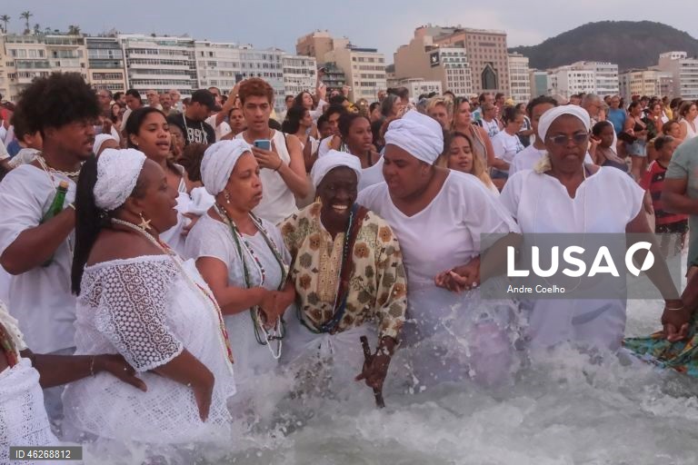 Brasil: Cerimónia em honra de Iemanjá no Rio de Janeiro