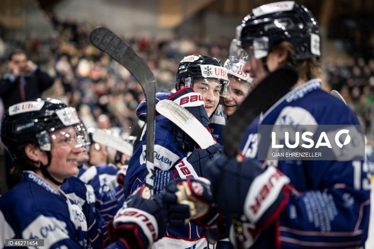 Suíça: Hóquei no gelo Spengler Cup 2025 - Collegiate Selects vs Sparta Praga