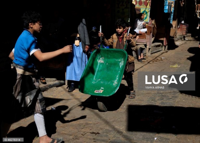 Iémen: A vida quotidiana em Sana durante o conflito que recentemente eclodiu entre o governo iemenita apoiado pela Arábia Saudita e os separatistas do sul