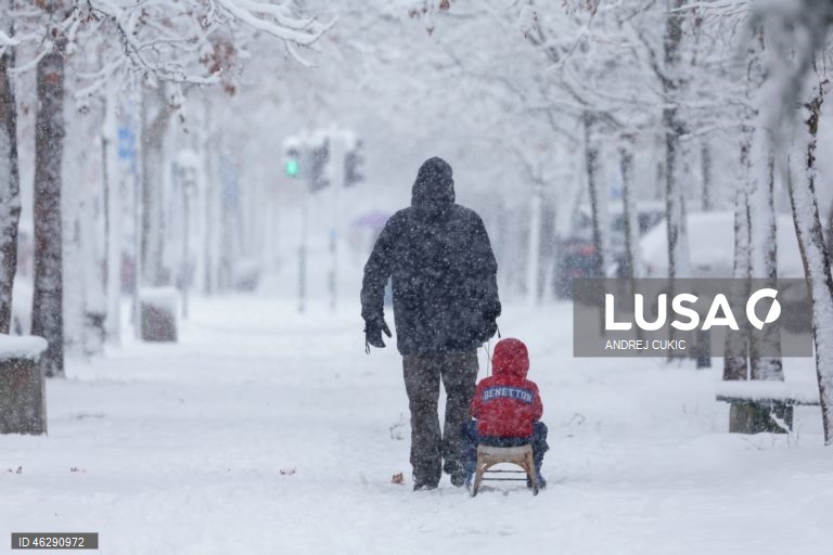 Sérvia: Neve em Belgrado