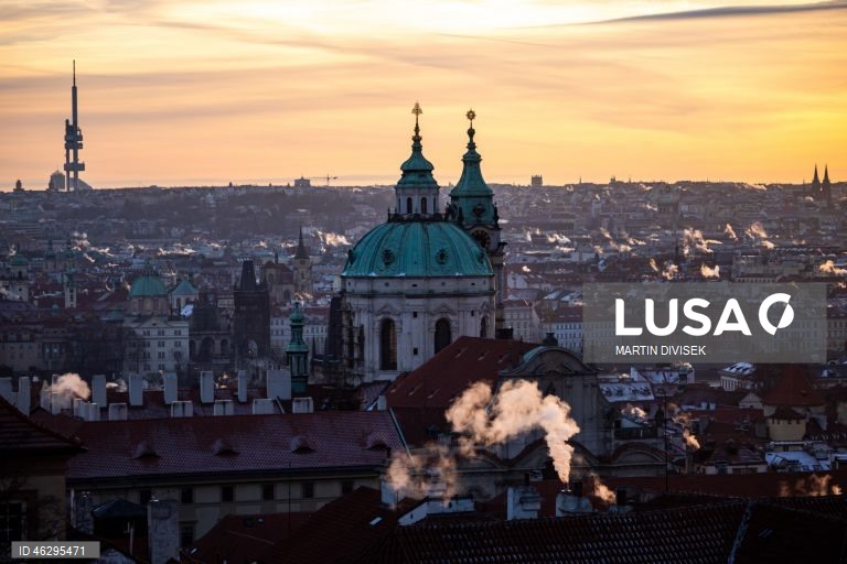 Temperaturas geladas em Praga. De acordo com o Instituto Hidrometeorológico Checo, à noite e no início da manhã, as temperaturas cairão para até 14 graus Celsius negativos na República Checa.