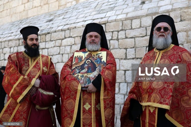 Palestina: Cristãos ortodoxos celebram o nascimento de Jesus Cristo na Igreja da Navidade em Belém