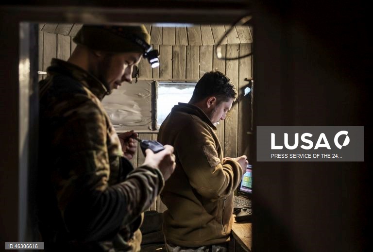 Urcânia: Militares ucranianos operam drone na região de Donetsk