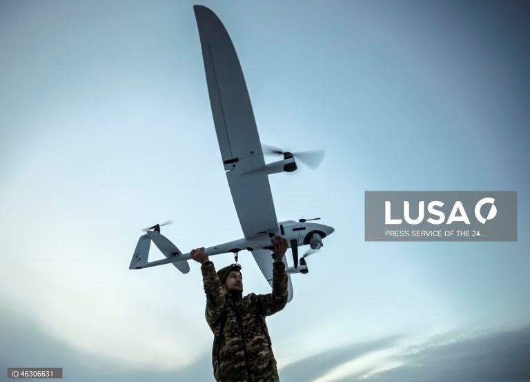 Urcânia: Militares ucranianos operam drone na região de Donetsk