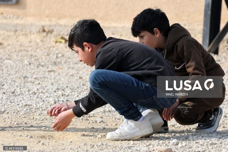 Líbano: Campo de refugiados no Vale de Bekaa