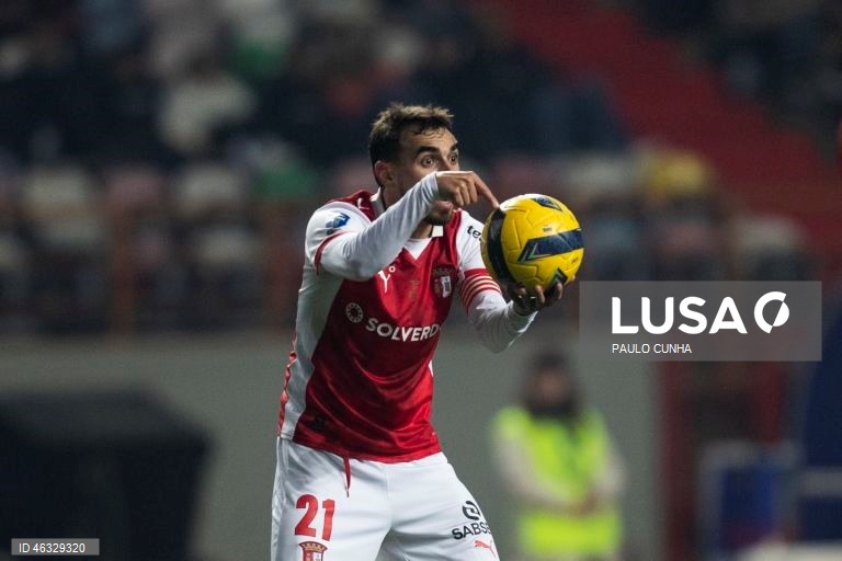 O Vitória de Guimarães diversificou hoje o seu historial ao conquistar a Taça da Liga de futebol, frente ao Sporting de Braga, completando o pleno de taças nacionais, ao juntá-la à Taça de Portugal e à Supertaça Cândido de Oliveira.