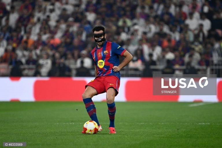 O FC Barcelona conquistou hoje a 16.ª Supertaça de Espanha de futebol da sua história, reforçando o estatuto de recordista, após vencer o eterno rival Real Madrid (3-2), com um ‘bis’ do internacional brasileiro Raphinha.