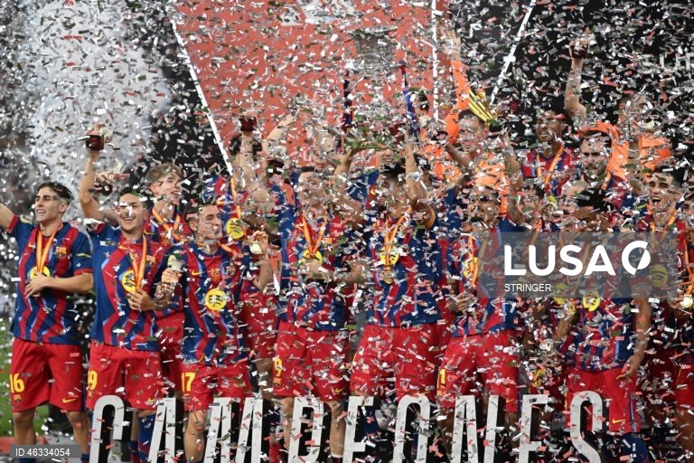 O FC Barcelona conquistou hoje a 16.ª Supertaça de Espanha de futebol da sua história, reforçando o estatuto de recordista, após vencer o eterno rival Real Madrid (3-2), com um ‘bis’ do internacional brasileiro Raphinha.