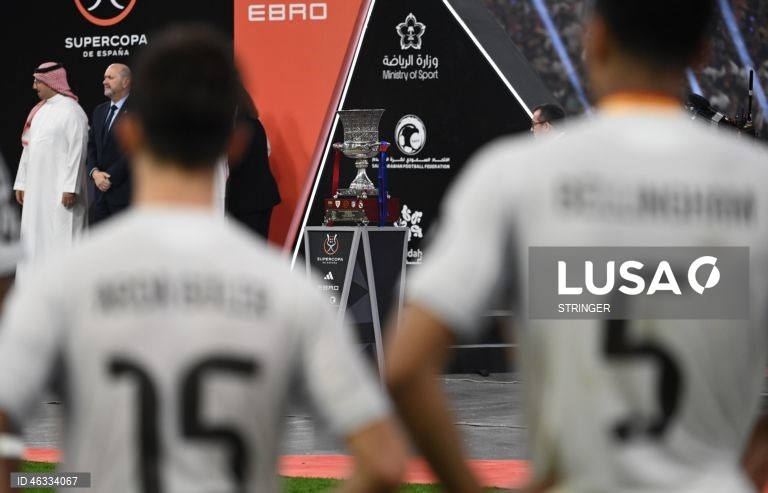 O FC Barcelona conquistou hoje a 16.ª Supertaça de Espanha de futebol da sua história, reforçando o estatuto de recordista, após vencer o eterno rival Real Madrid (3-2), com um ‘bis’ do internacional brasileiro Raphinha.