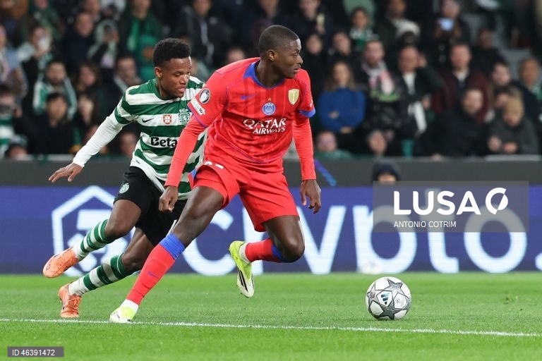 O Sporting venceu hoje em casa o detentor do cetro europeu Paris Saint-Germain por 2-1 e garantiu, pelo menos, um lugar no play-off de acesso aos oitavos de final da Liga dos Campeões em futebol.