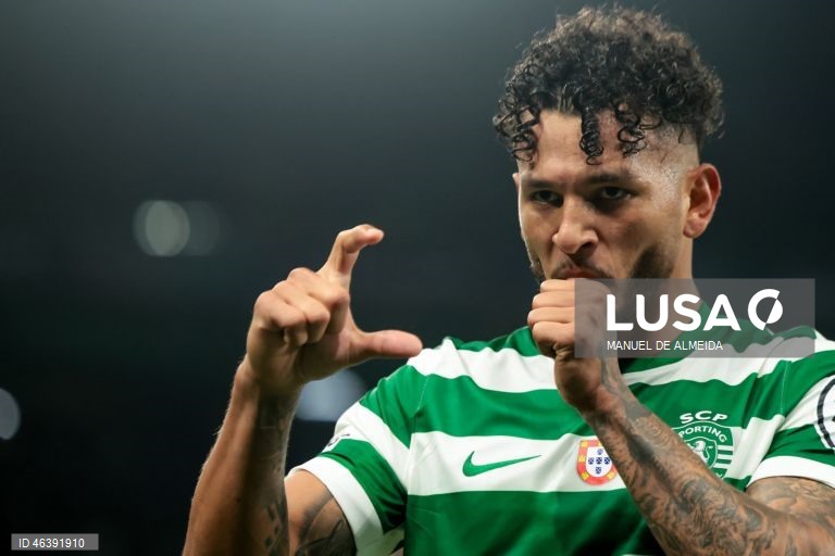 O Sporting venceu hoje em casa o detentor do cetro europeu Paris Saint-Germain por 2-1 e garantiu, pelo menos, um lugar no play-off de acesso aos oitavos de final da Liga dos Campeões em futebol.
