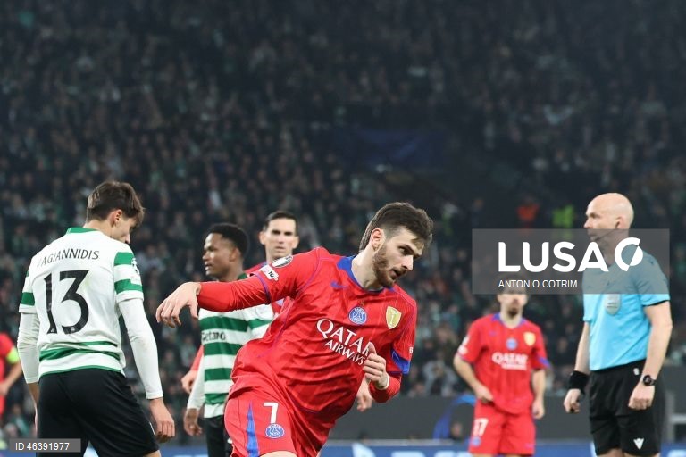 O Sporting venceu hoje em casa o detentor do cetro europeu Paris Saint-Germain por 2-1 e garantiu, pelo menos, um lugar no play-off de acesso aos oitavos de final da Liga dos Campeões em futebol.