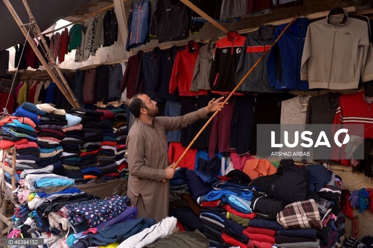 Paquistão: Mercado de roupa em segunda mão em Peshawar