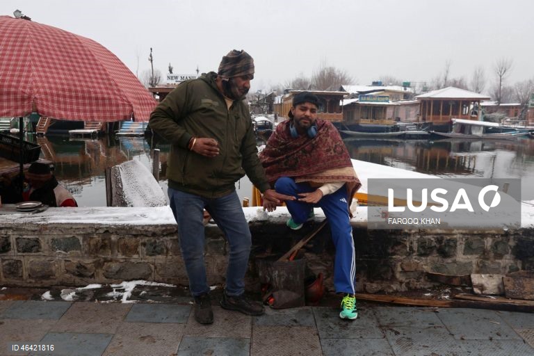 Índia: Neve em Srinagar na Caxemira