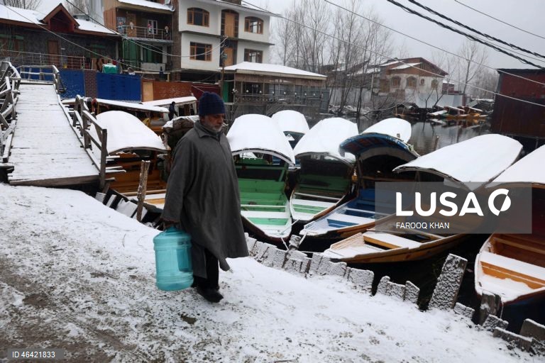 Índia: Neve em Srinagar na Caxemira
