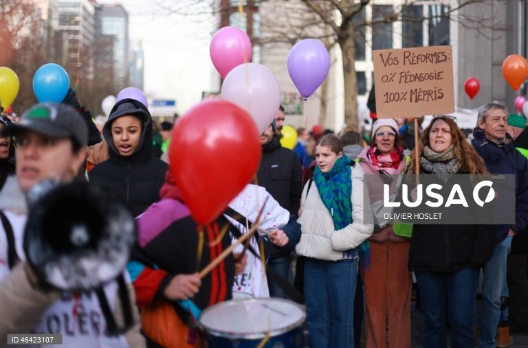 Bélgica: Manifestação em Bruxelas contra os cortes no orçamento da Educação