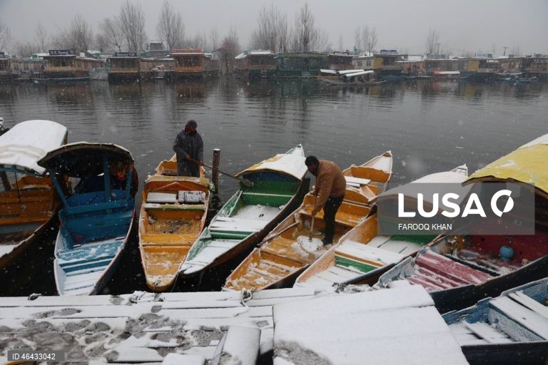 Índia: Neve em Srinagar na Caxemira