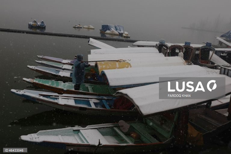 Índia: Neve em Srinagar na Caxemira