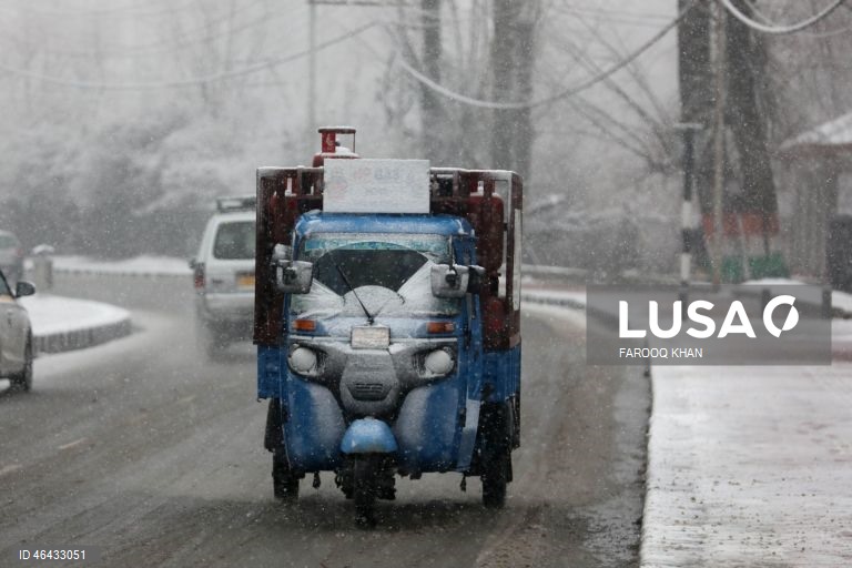 Índia: Neve em Srinagar na Caxemira