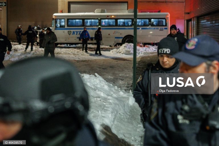 EUA: Dezenas de pessoas detidas em protesto contra o ICE no Hilton Hotel, em Nova Iorque
