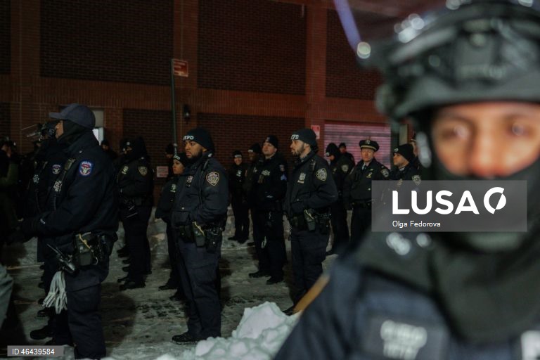 EUA: Dezenas de pessoas detidas em protesto contra o ICE no Hilton Hotel, em Nova Iorque