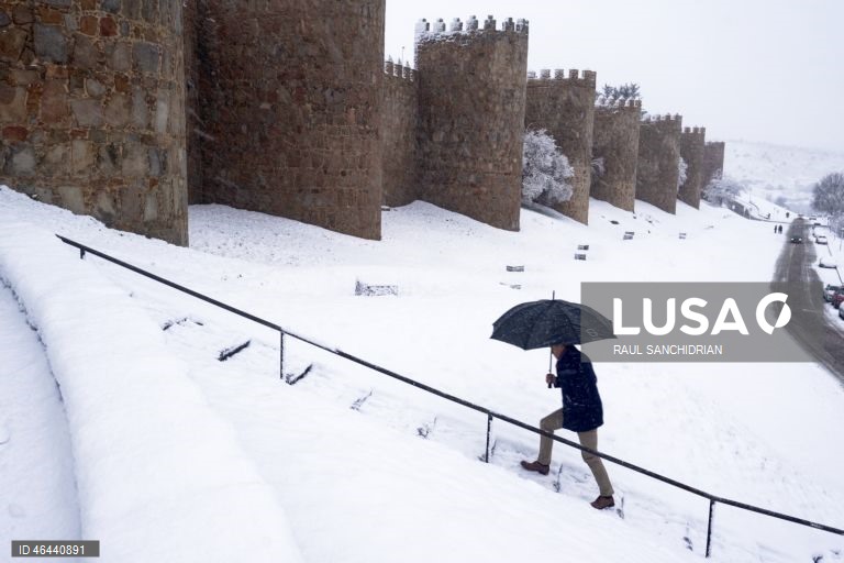 Tempestade Kristin atinge Espanha