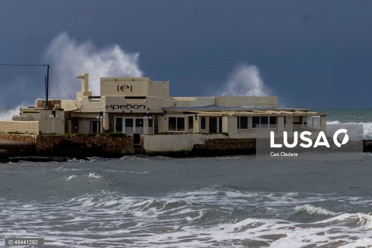 Tempestade Kristin atinge Espanha