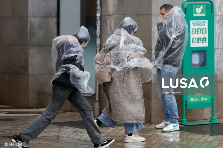 Tempestade Kristin atinge Espanha