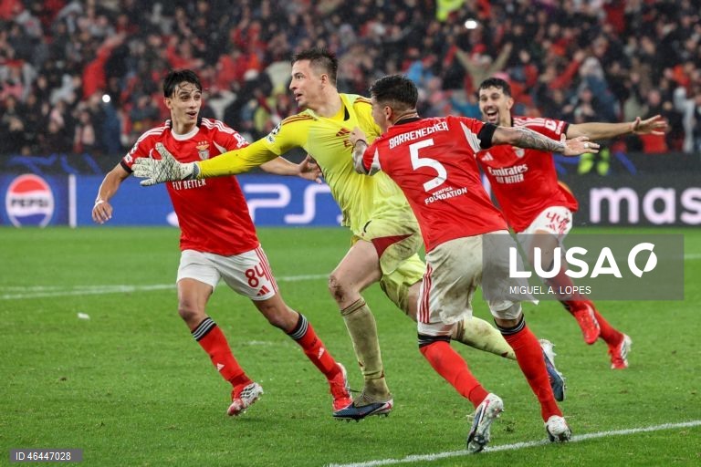 Um golo do guarda-redes Trubin, aos 90+8 minutos, qualificou hoje o Benfica para o play-off de acesso aos oitavos de final da Liga dos Campeões de futebol, garantindo um triunfo por 4-2 sobre o Real Madrid.