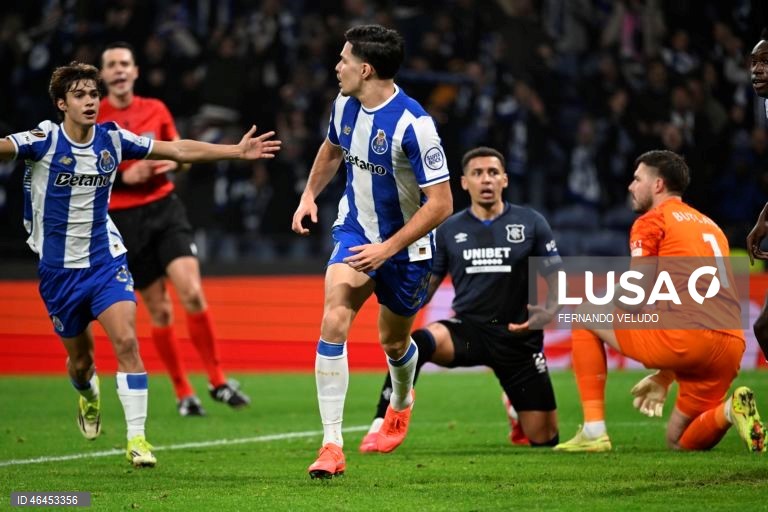 O FC Porto qualificou-se hoje de forma direta para os oitavos de final da Liga Europa de futebol, ao vencer na receção aos escoceses do Rangers por 3-1, na oitava e última jornada da fase de liga.