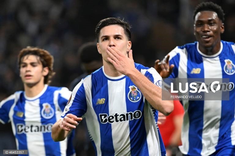 O FC Porto qualificou-se hoje de forma direta para os oitavos de final da Liga Europa de futebol, ao vencer na receção aos escoceses do Rangers por 3-1, na oitava e última jornada da fase de liga.