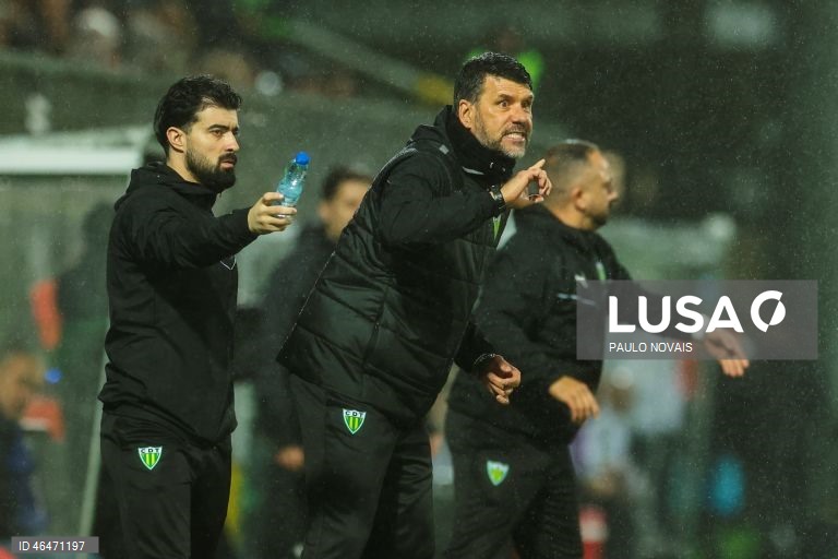 O Benfica, ainda invicto, cedeu hoje o sétimo empate na edição 2025/26 da I Liga portuguesa de futebol, ao ficar-se por um ‘nulo’ em Tondela, em encontro da 20.ª jornada da prova.