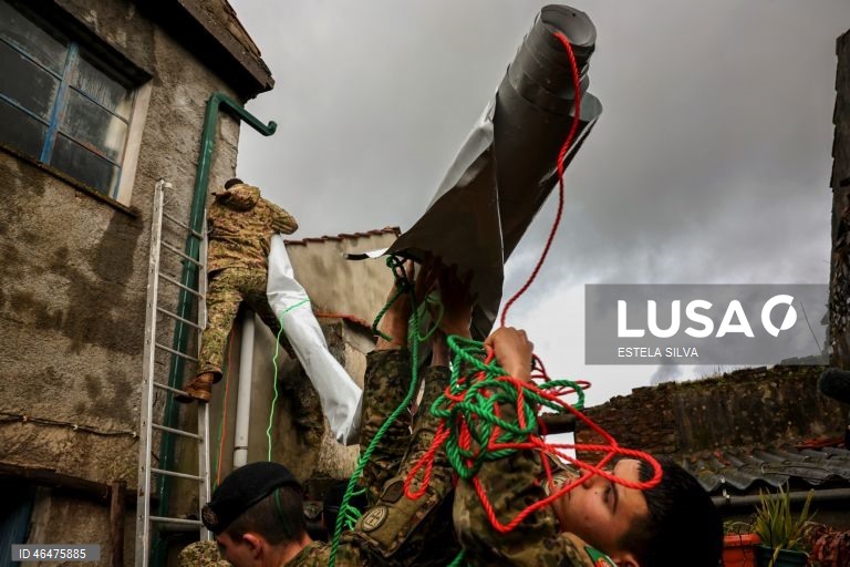 Mau tempo: Elementos de Engenharia N.º 1 de Tancos ajudam os habitantes da aldeia da Coelheira em Figueiró dos Vinhos 