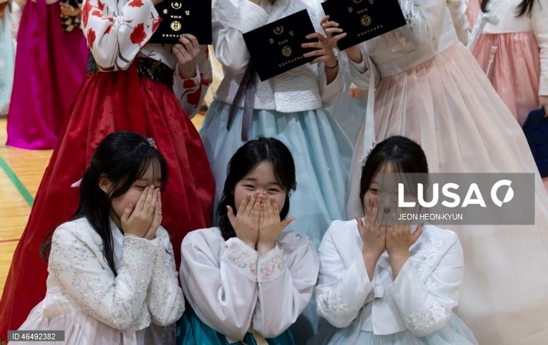 Coreia do Sul: Formatura do ensino secundário e cerimónia de maioridade