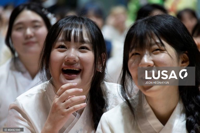 Coreia do Sul: Formatura do ensino secundário e cerimónia de maioridade