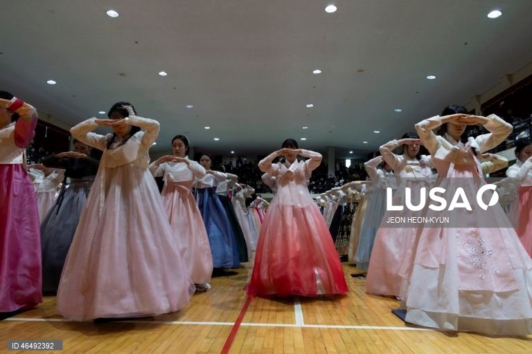 Coreia do Sul: Formatura do ensino secundário e cerimónia de maioridade
