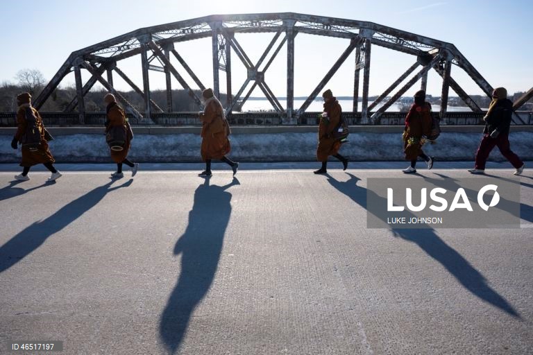 EUA: Monges budistas perto de Washington em caminhada de 3.700 km pela paz