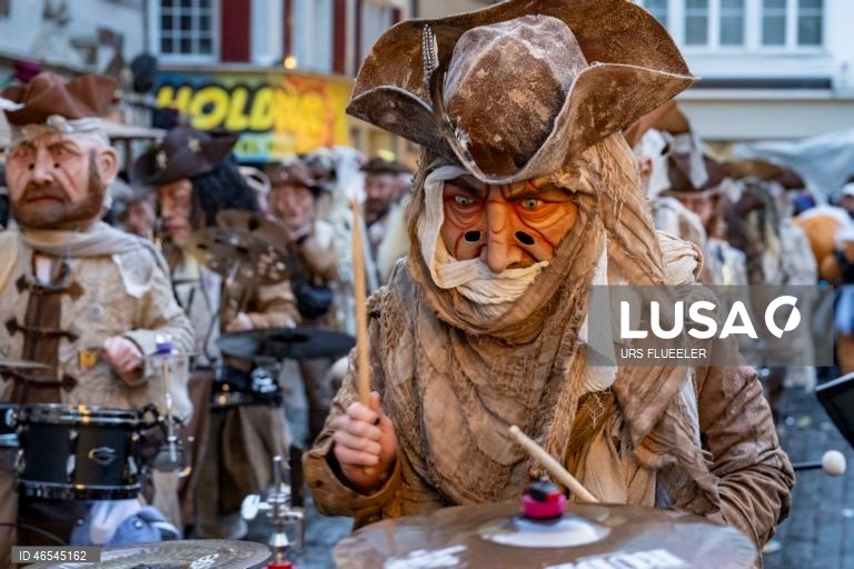 Suíça: Início do Carnaval de Lucerna