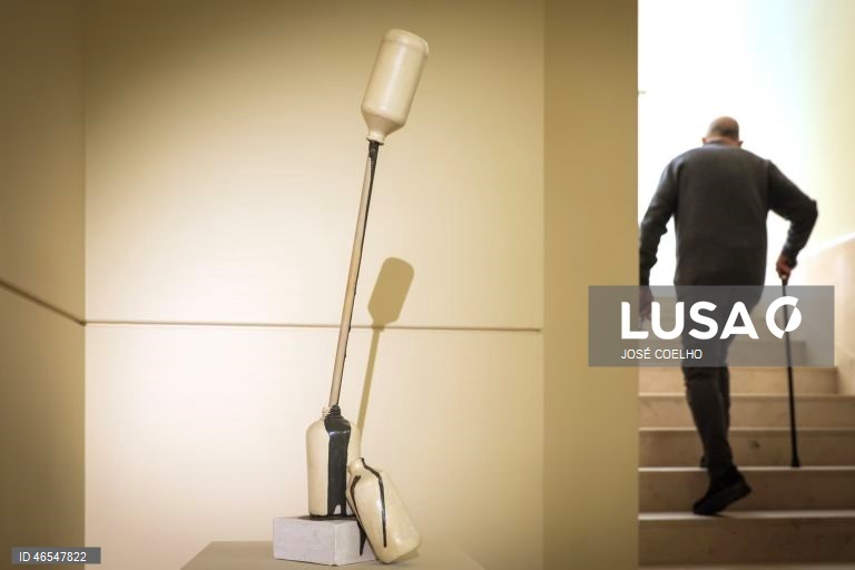 Visita de imprensa e inauguração da exposição "Afinidades Coletivas: Joan Miró e a Arte Contemporânea na Coleção do Museu de Serralves ", Museu de Serralves, Porto, 12 de fevereiro de 2026. Dividida em 09 capítulos, a exposição volta a mostrar a Coleção Miró depositada em Serralves, desta vez em diálogo com obras de Helena Almeida, Marcel Broodthaers, Pedro Calapez, Luisa Cunha, Ana Hatherly, Anselm Kiefer, Robert Morris, Julião Sarmento, Thomas Schütte ou Angelo de Sousa. JOSÉ COELHO/LUSA