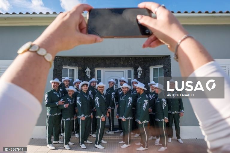 Danças e bailinhos de Carnaval na ilha Terceira, nos Açores, envolvem cerca de 1500 músicos e atores amadores, que atuam, de forma gratuita, durante quatro dias, em mais de três dezenas de salas por toda a ilha, Praia da Vitória, Terceira, Açores.