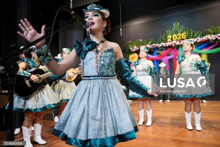 Danças e bailinhos de Carnaval na ilha Terceira, nos Açores, envolvem cerca de 1500 músicos e atores amadores, que atuam, de forma gratuita, durante quatro dias, em mais de três dezenas de salas por toda a ilha, Praia da Vitória, Terceira, Açores.